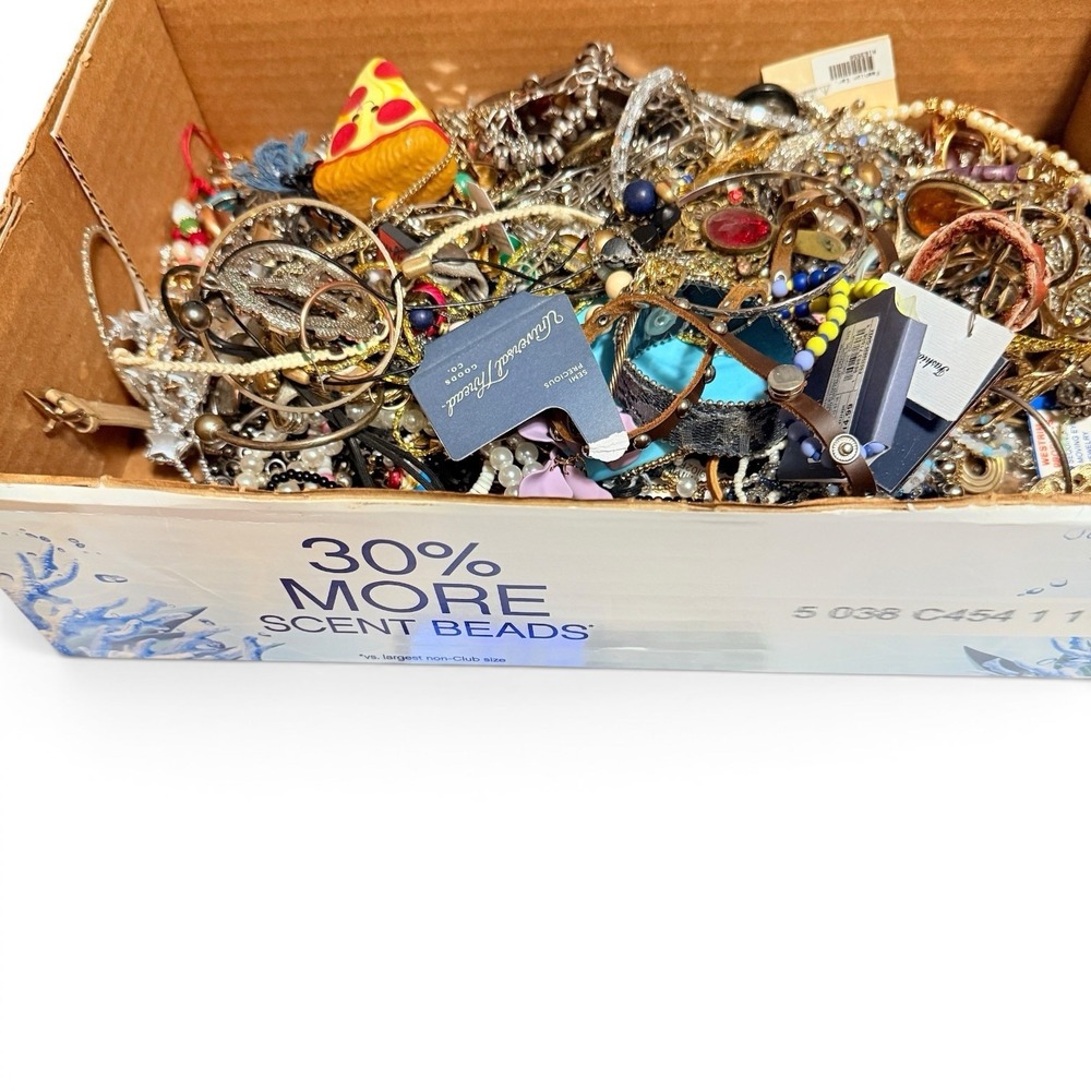 8+ Lbs Vintage To Now Wear Craft Repair Harvest Jewelry Lot - Picture 2 of 11